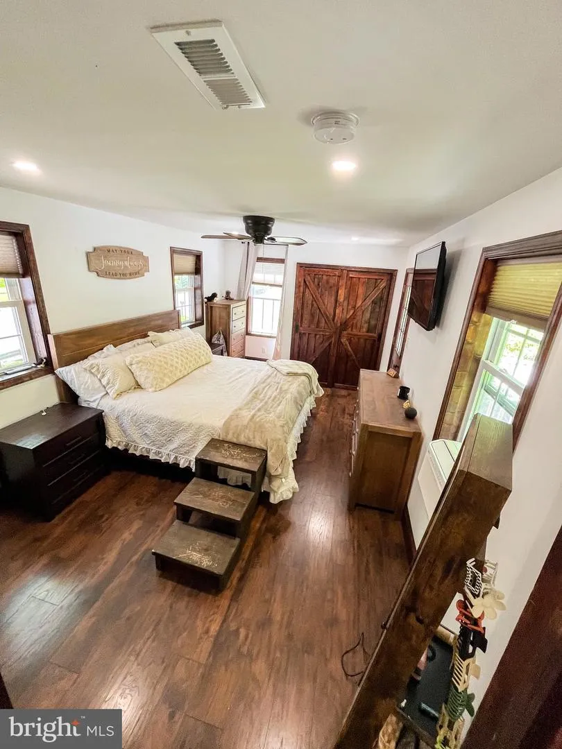 5309 LEHNENBERG ROAD Kintnersville, PA 18930