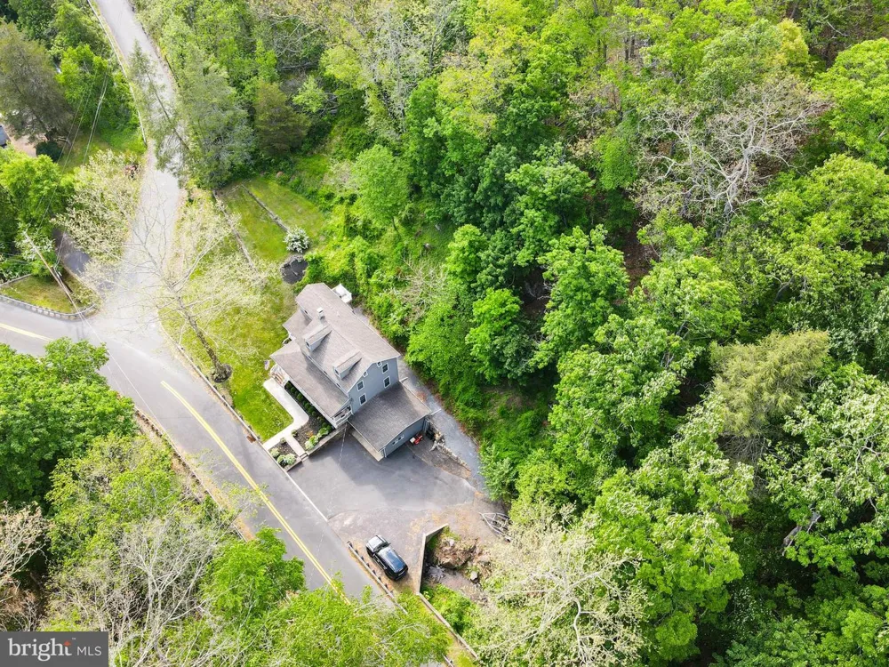 5309 LEHNENBERG ROAD Kintnersville, PA 18930