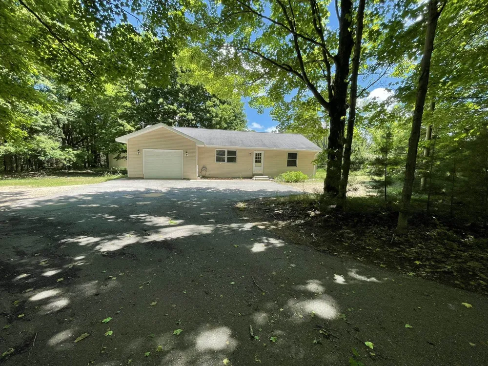 10511 Lake Of The Woods Road Custer Township, MI 49612