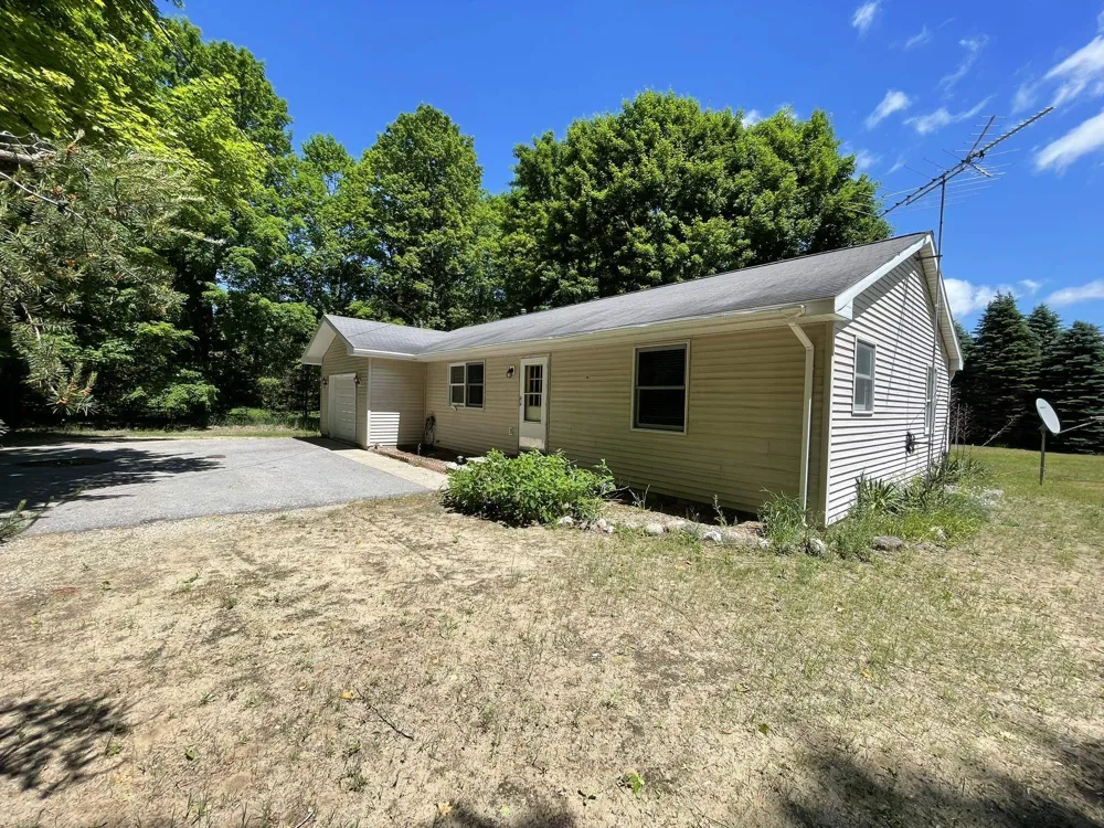 10511 Lake Of The Woods Road Custer Township, MI 49612