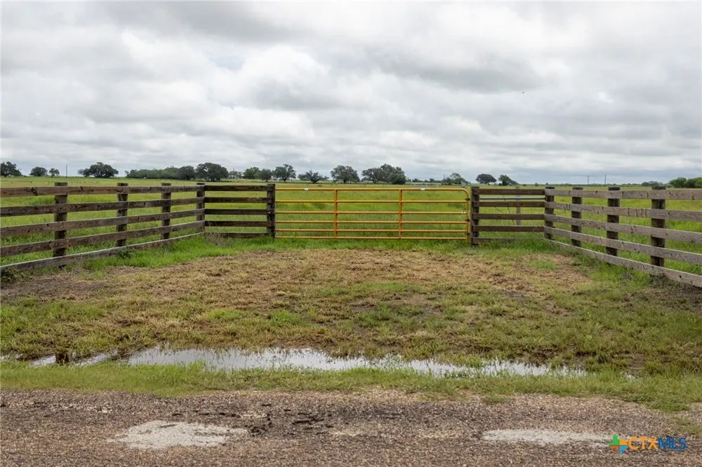 901 Walker Road Goliad, TX 77963