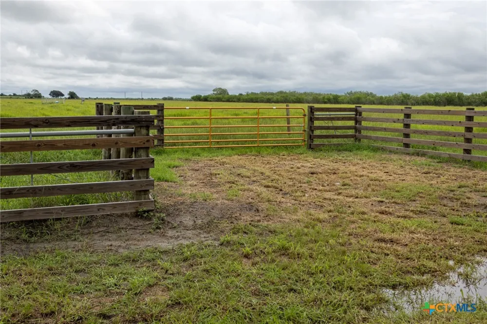 901 Walker Road Goliad, TX 77963