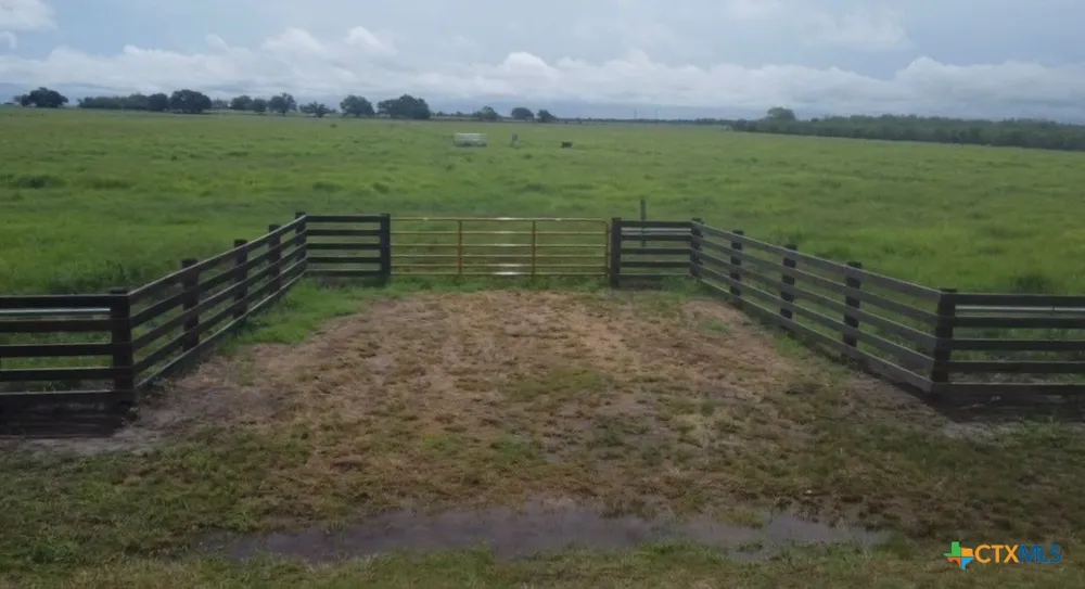 901 Walker Road Goliad, TX 77963