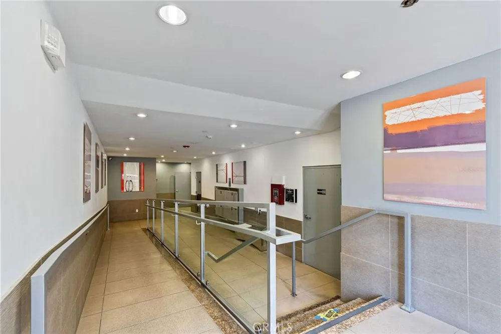 118 Kings Rd #201 Los Angeles, CA 90048