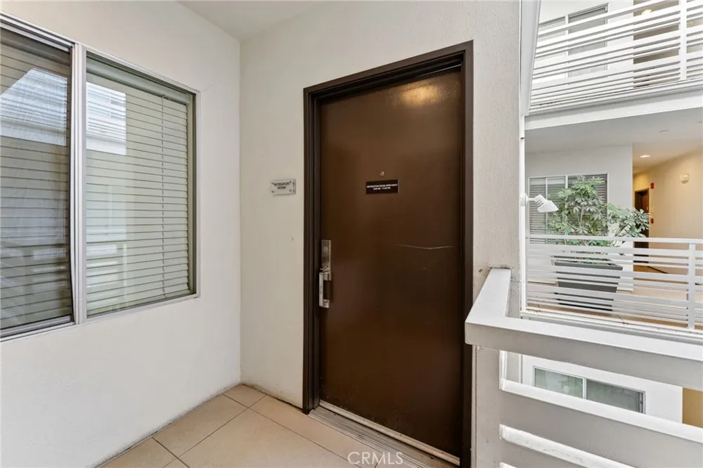 118 Kings Rd #201 Los Angeles, CA 90048
