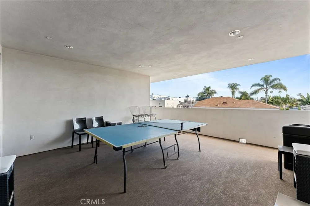 118 Kings Rd #201 Los Angeles, CA 90048