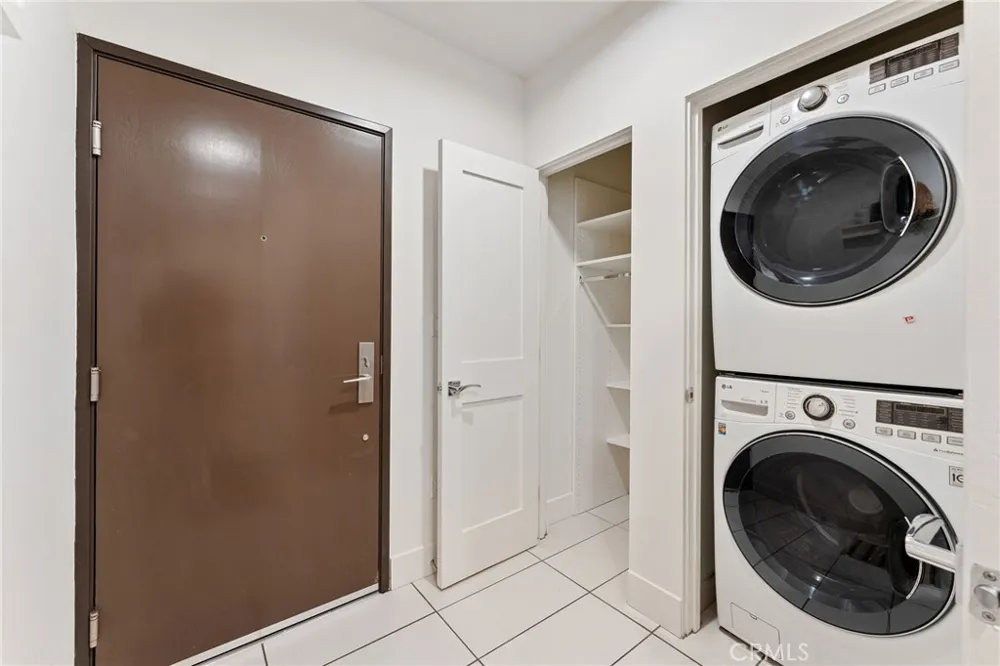 118 Kings Rd #201 Los Angeles, CA 90048
