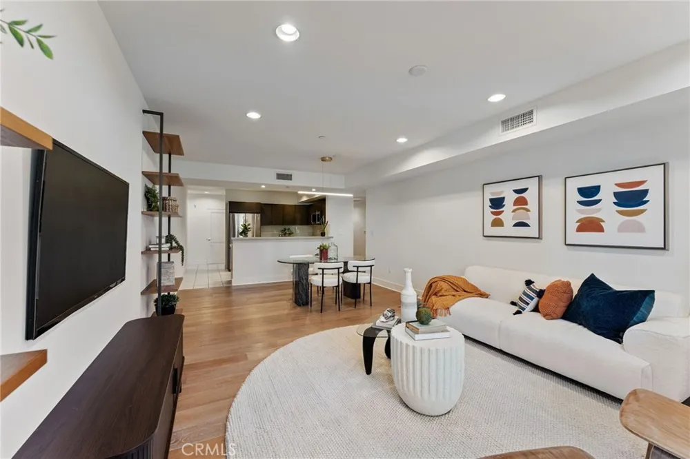 118 Kings Rd #201 Los Angeles, CA 90048