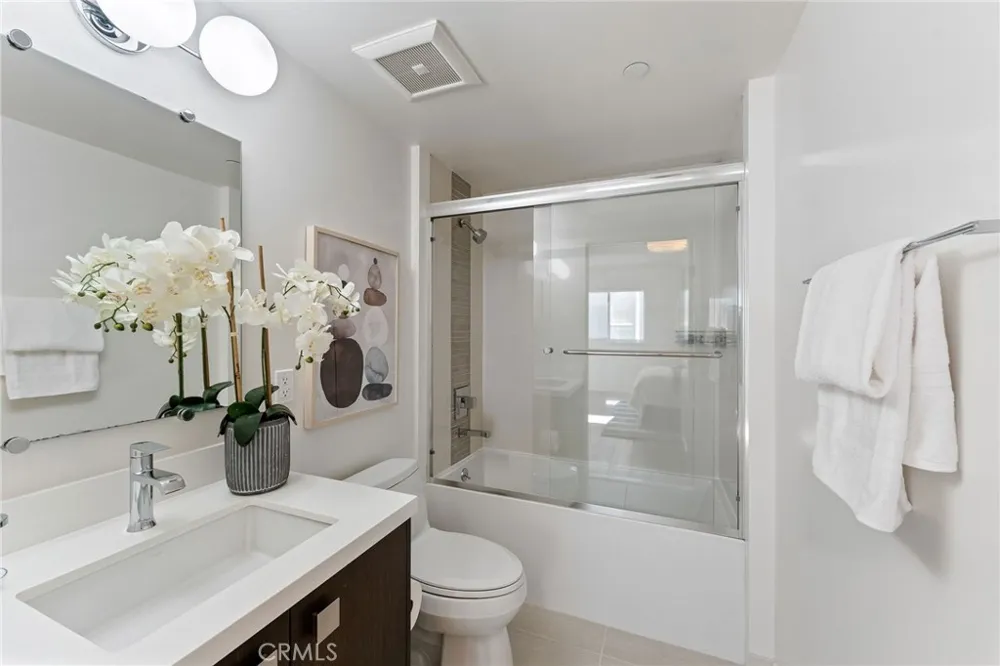 118 Kings Rd #201 Los Angeles, CA 90048