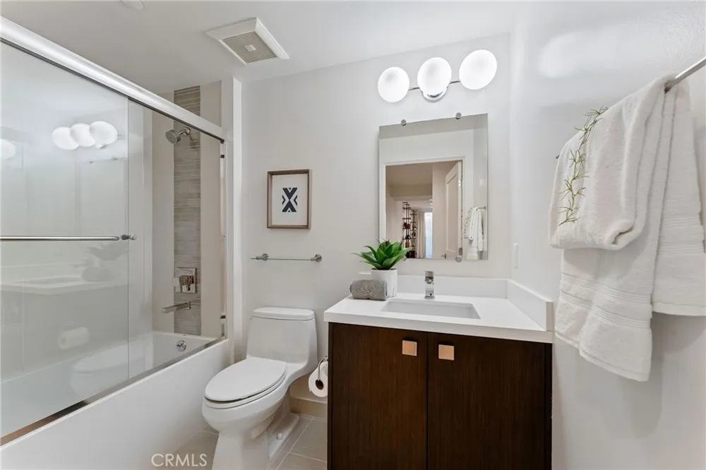 118 Kings Rd #201 Los Angeles, CA 90048