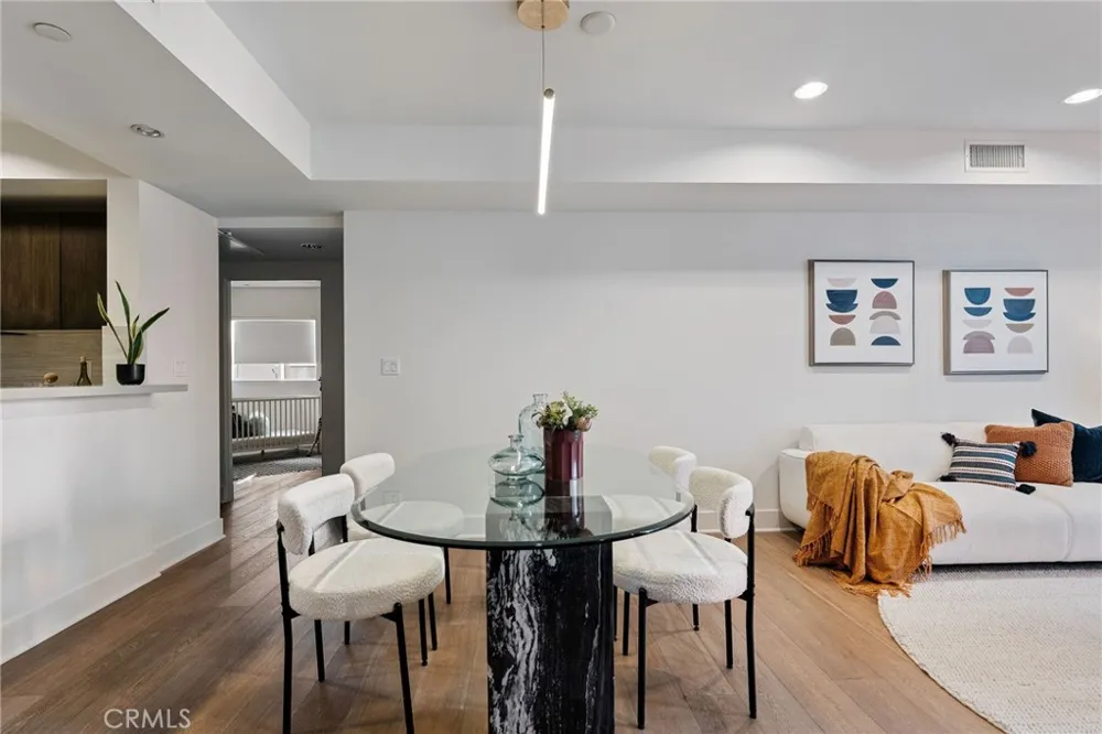 118 Kings Rd #201 Los Angeles, CA 90048