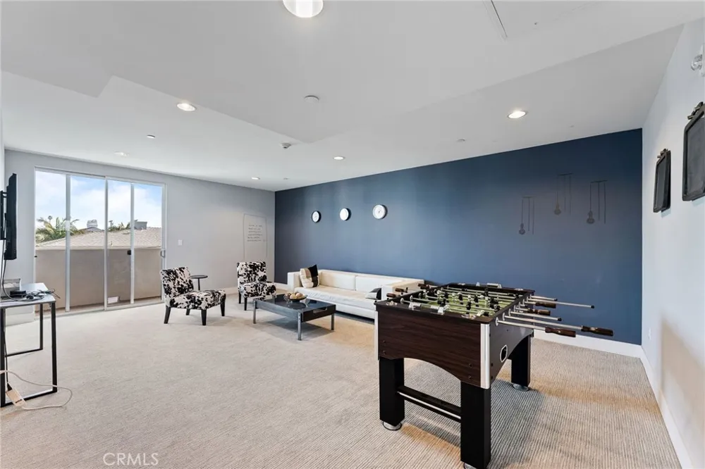 118 Kings Rd #201 Los Angeles, CA 90048