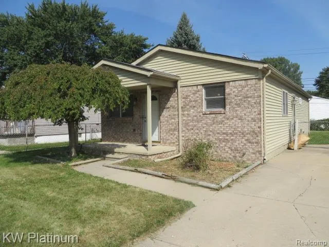 23120 LAMBRECHT AVENUE Eastpointe City, MI 48021