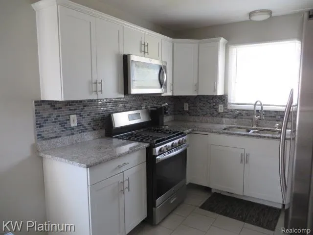 23120 LAMBRECHT AVENUE Eastpointe City, MI 48021