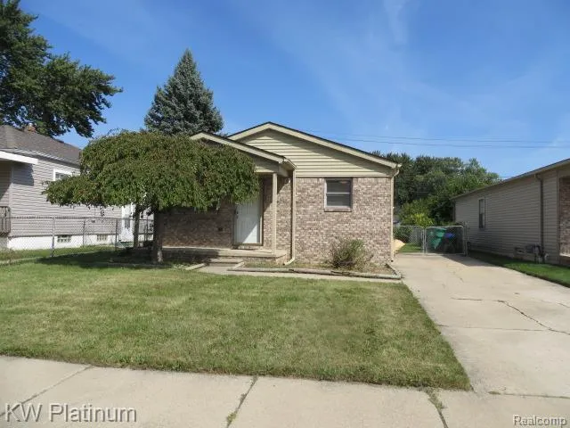 23120 LAMBRECHT AVENUE Eastpointe City, MI 48021