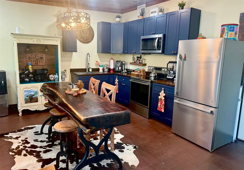 841 S Loop 497 Brenham, TX 77833