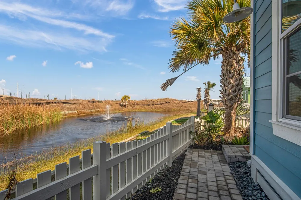 600 Center Square North #7 Port Aransas, TX 78373