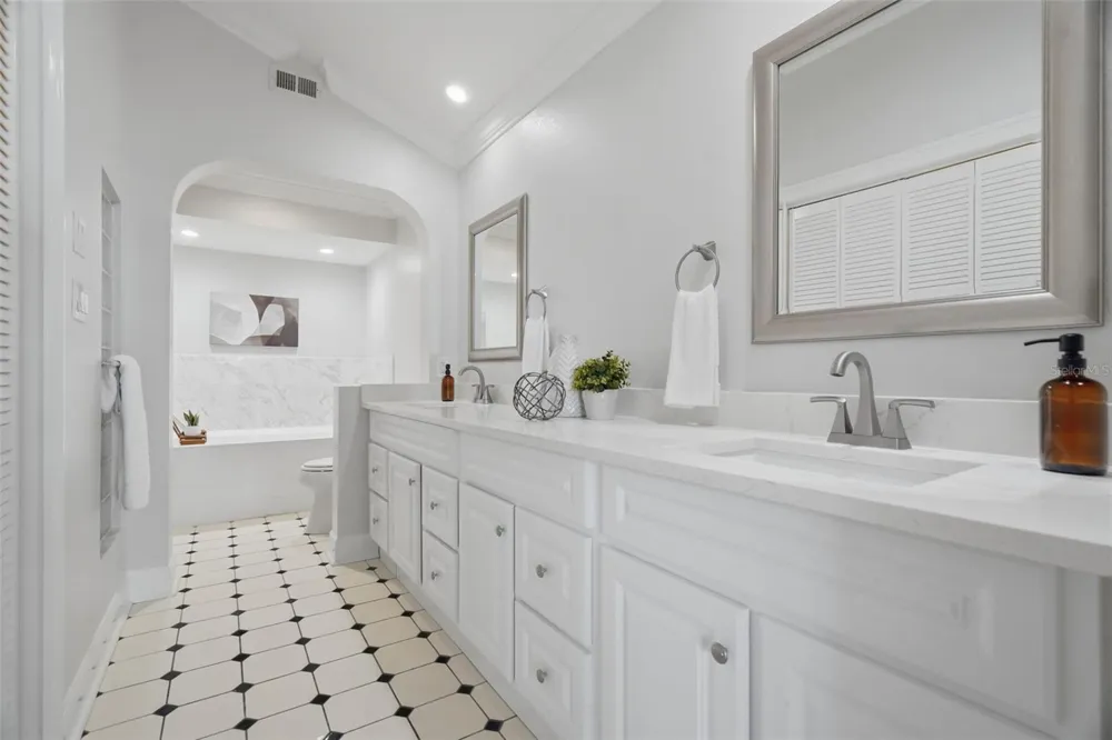 3127 W SLIGH AVENUE #203B Tampa, FL 33614