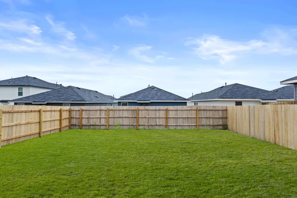142 SURREY OAKS Maxwell, TX 78656