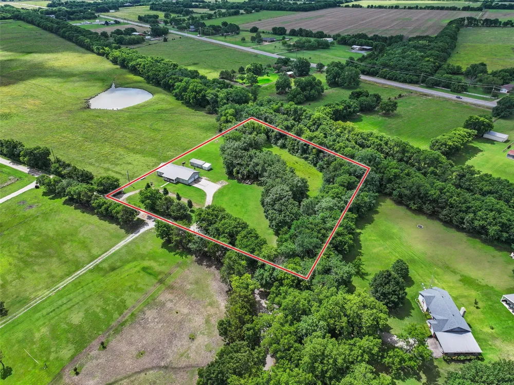 1673 County Road 1525 Ector, TX 75439