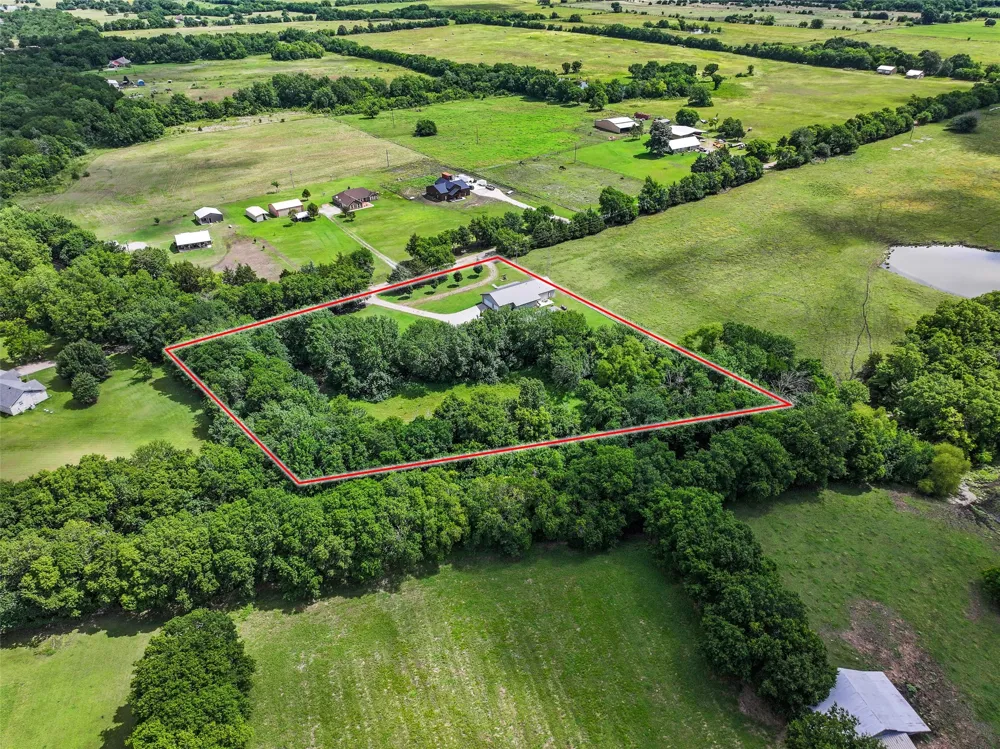 1673 County Road 1525 Ector, TX 75439