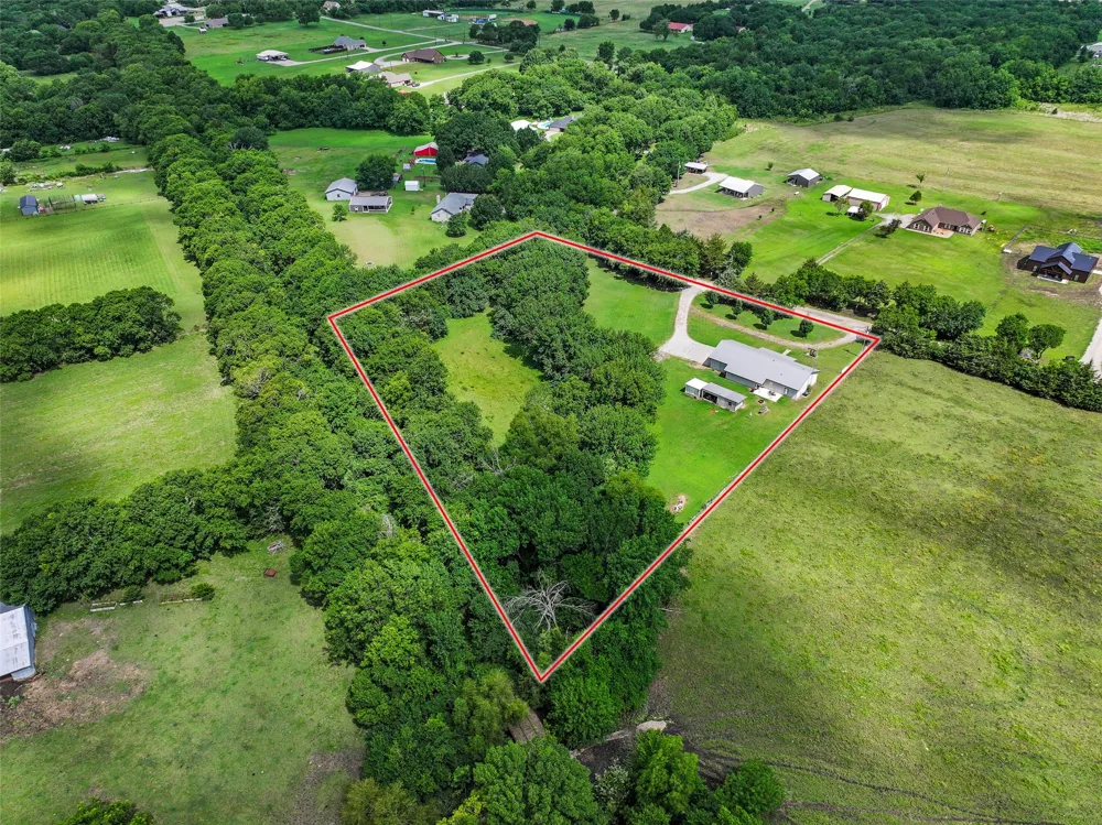 1673 County Road 1525 Ector, TX 75439