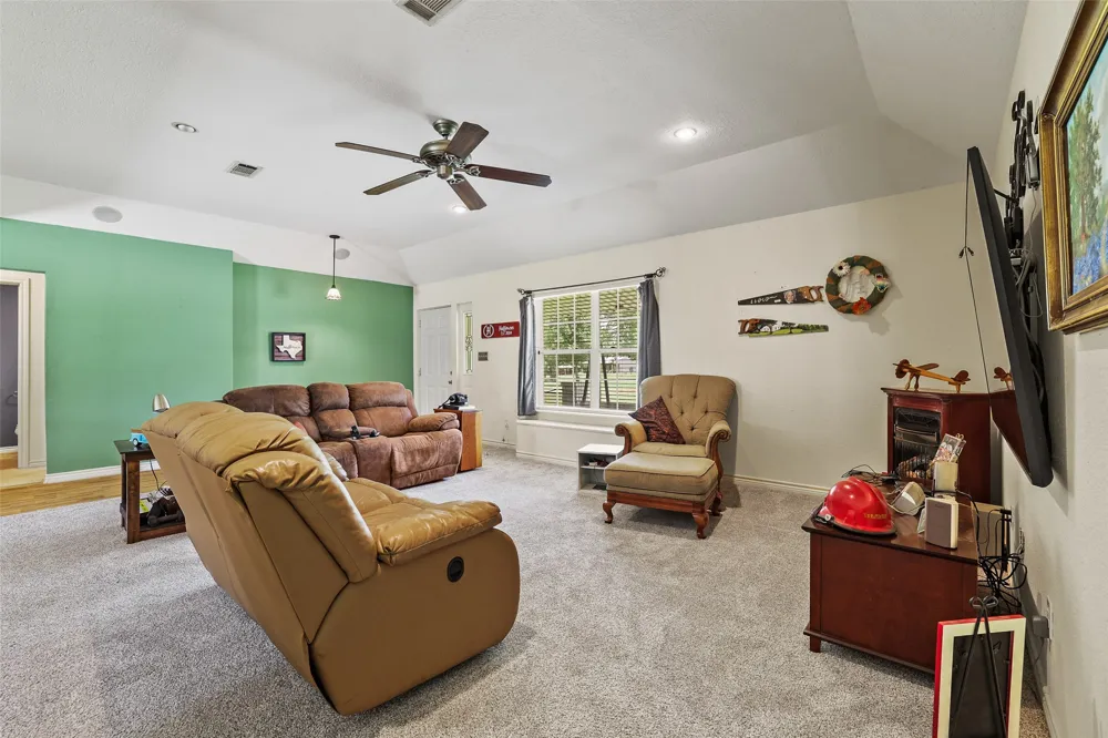 1673 County Road 1525 Ector, TX 75439