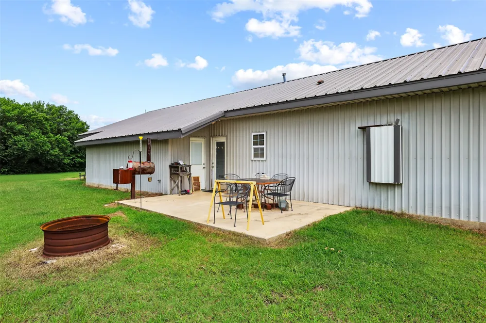 1673 County Road 1525 Ector, TX 75439