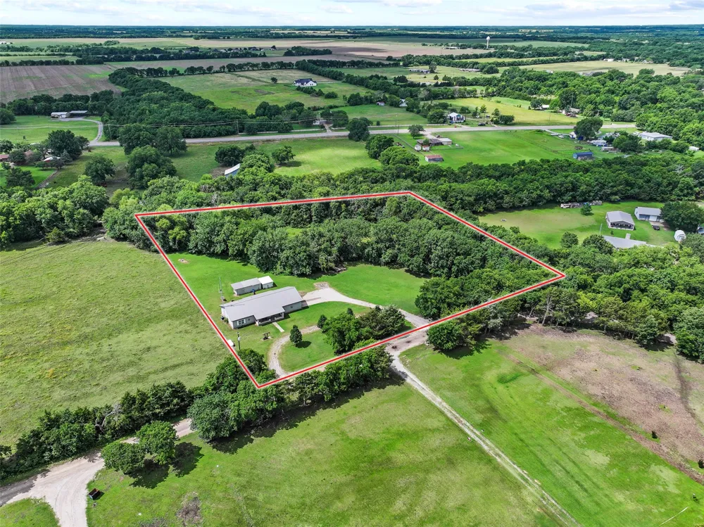 1673 County Road 1525 Ector, TX 75439