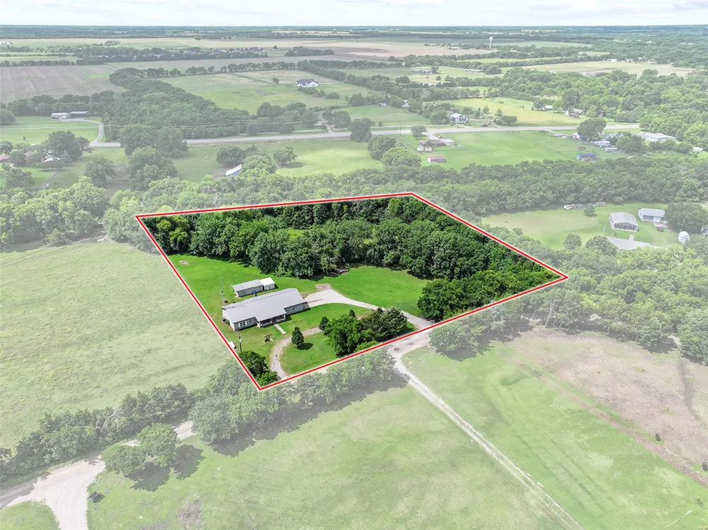 1673 County Road 1525 Ector, TX 75439