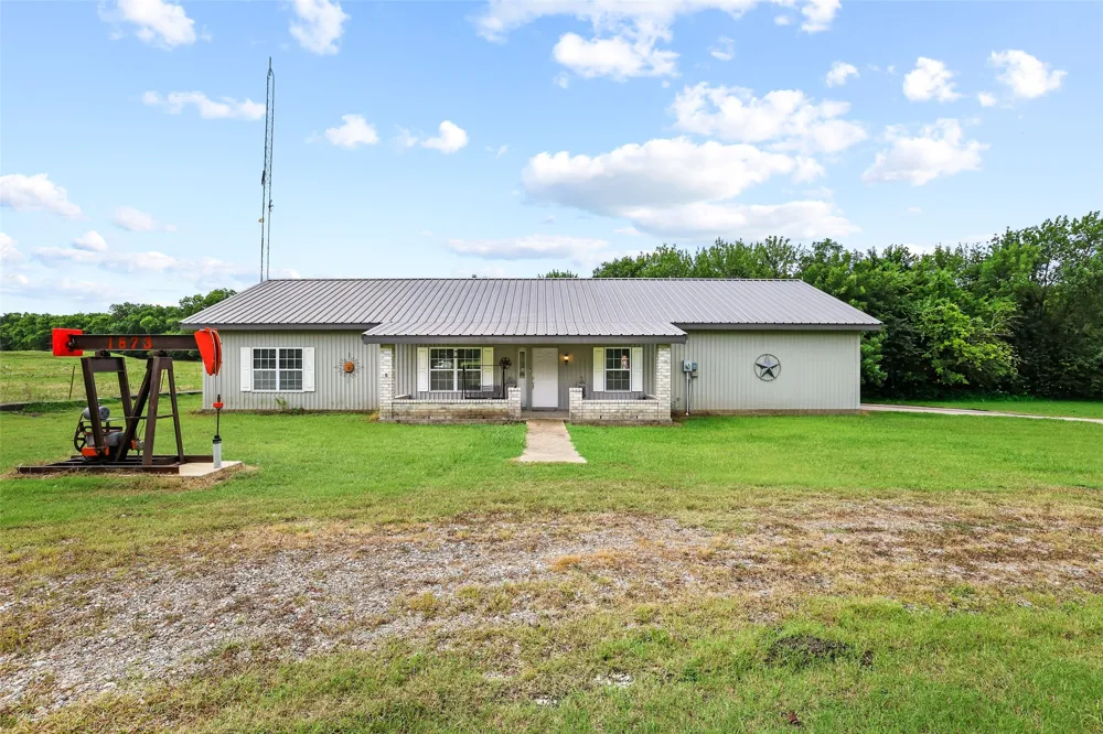 1673 County Road 1525 Ector, TX 75439