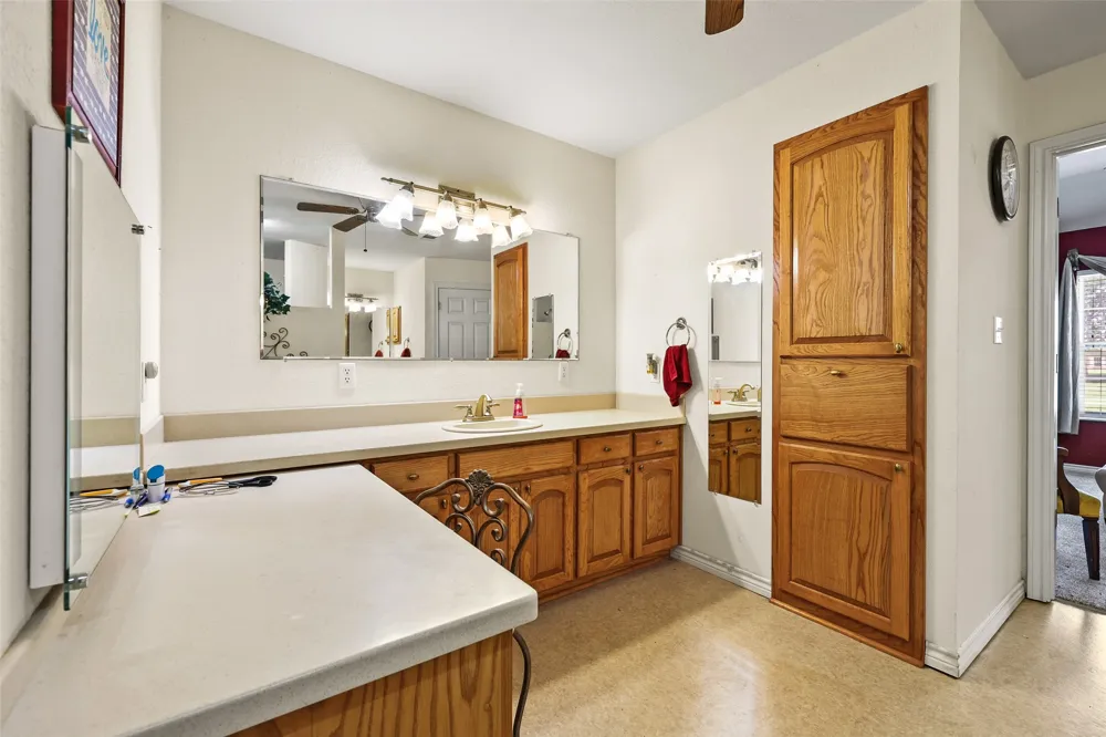 1673 County Road 1525 Ector, TX 75439