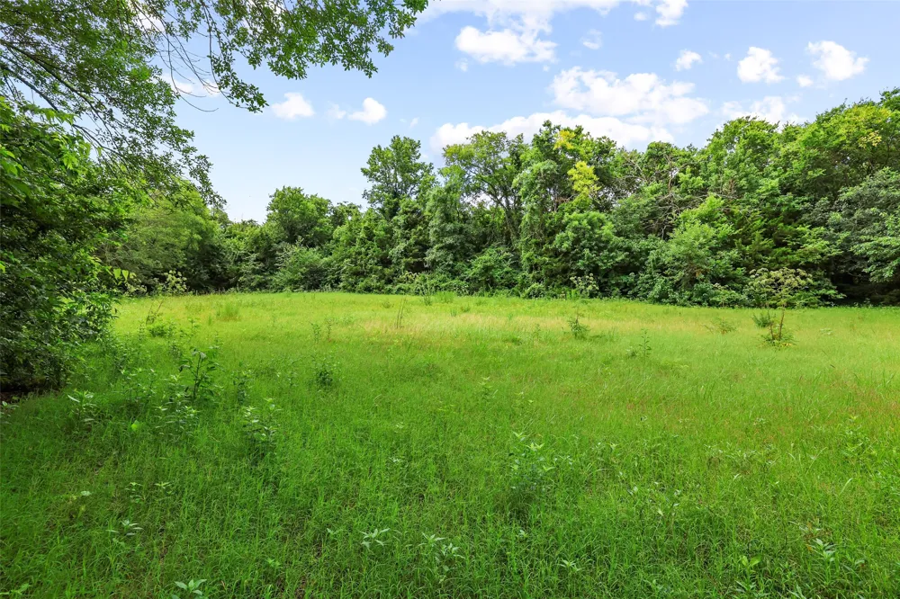 1673 County Road 1525 Ector, TX 75439