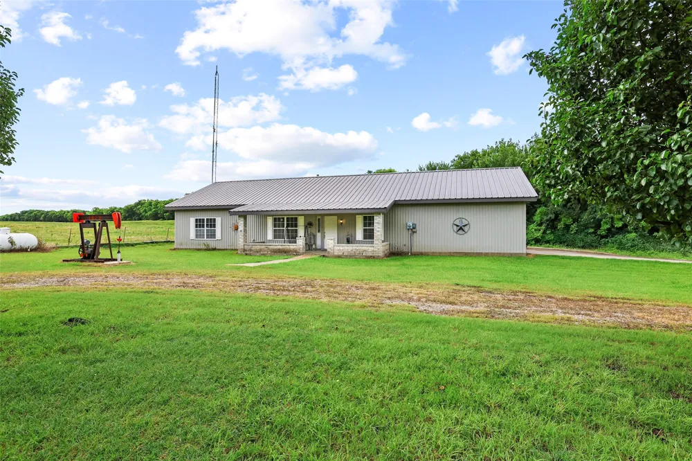 1673 County Road 1525 Ector, TX 75439