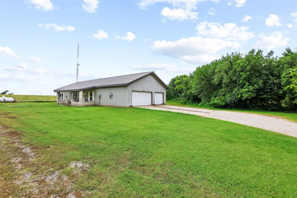 1673 County Road 1525 Ector, TX 75439