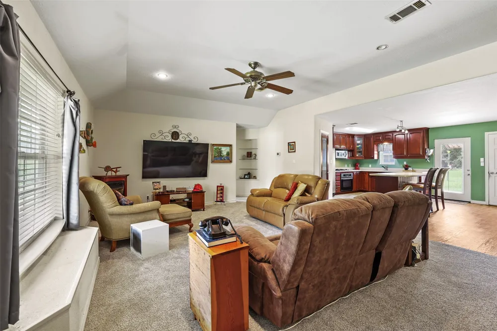 1673 County Road 1525 Ector, TX 75439