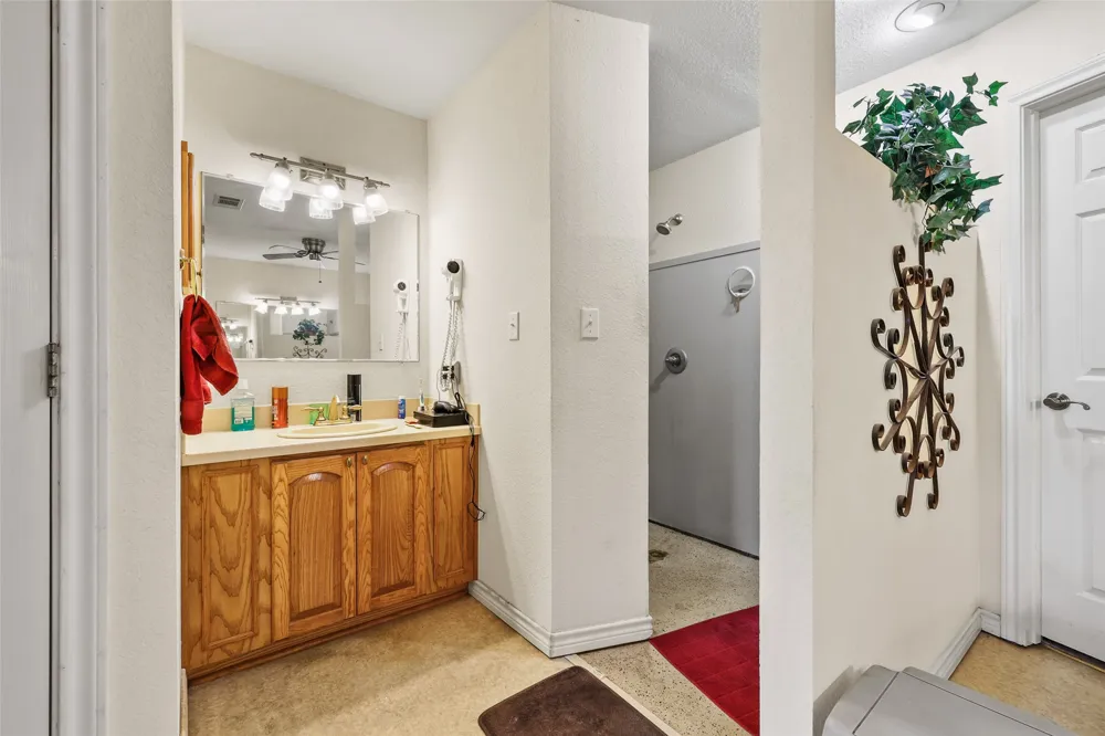 1673 County Road 1525 Ector, TX 75439