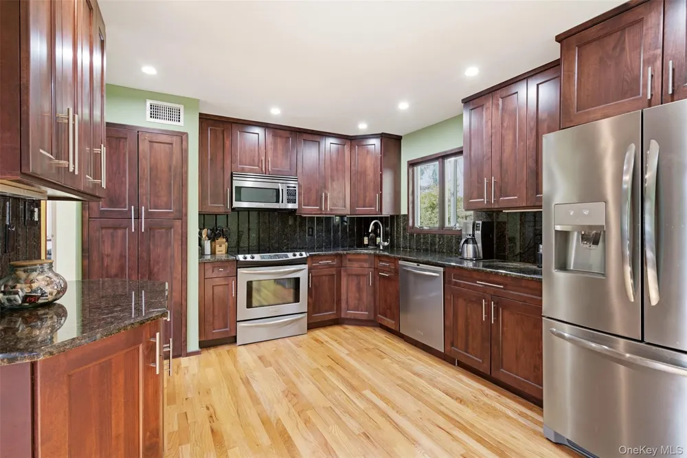 29 Vineyard Road Huntington, NY 11743