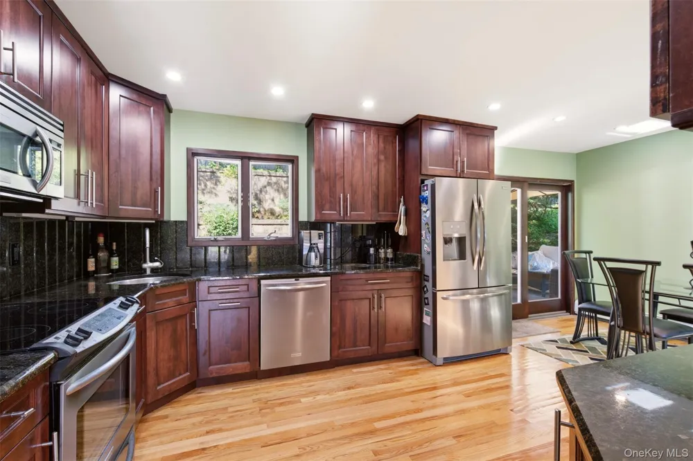 29 Vineyard Road Huntington, NY 11743