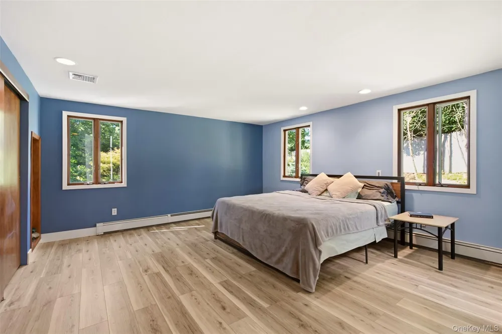 29 Vineyard Road Huntington, NY 11743