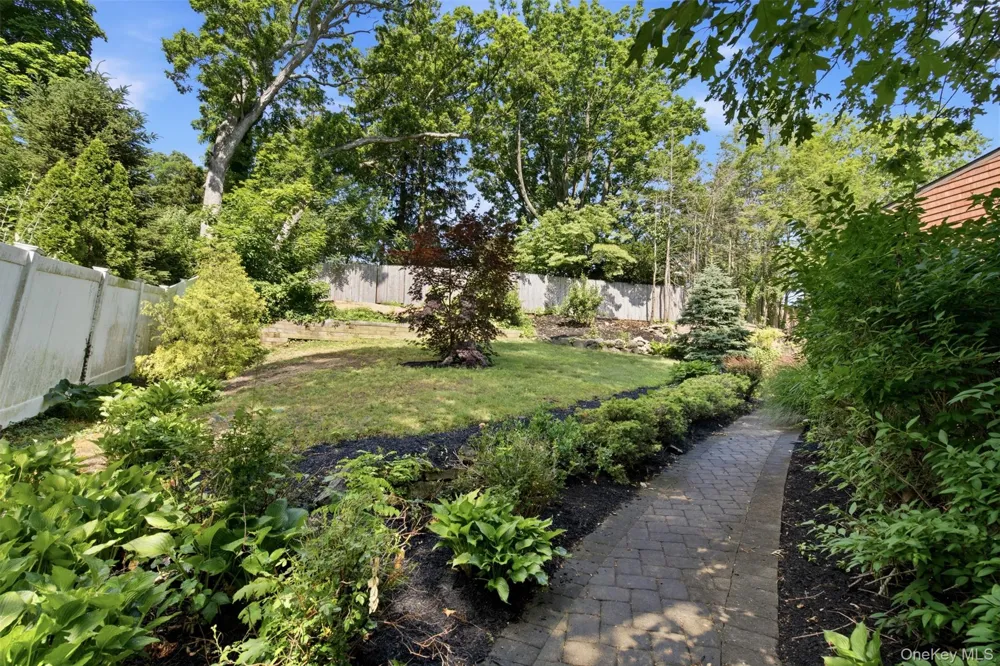29 Vineyard Road Huntington, NY 11743