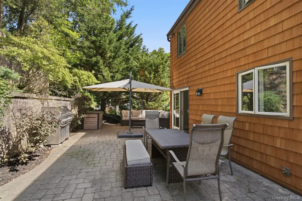 29 Vineyard Road Huntington, NY 11743