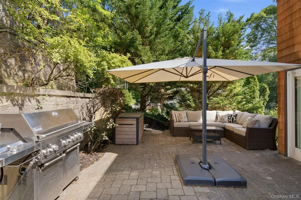 29 Vineyard Road Huntington, NY 11743
