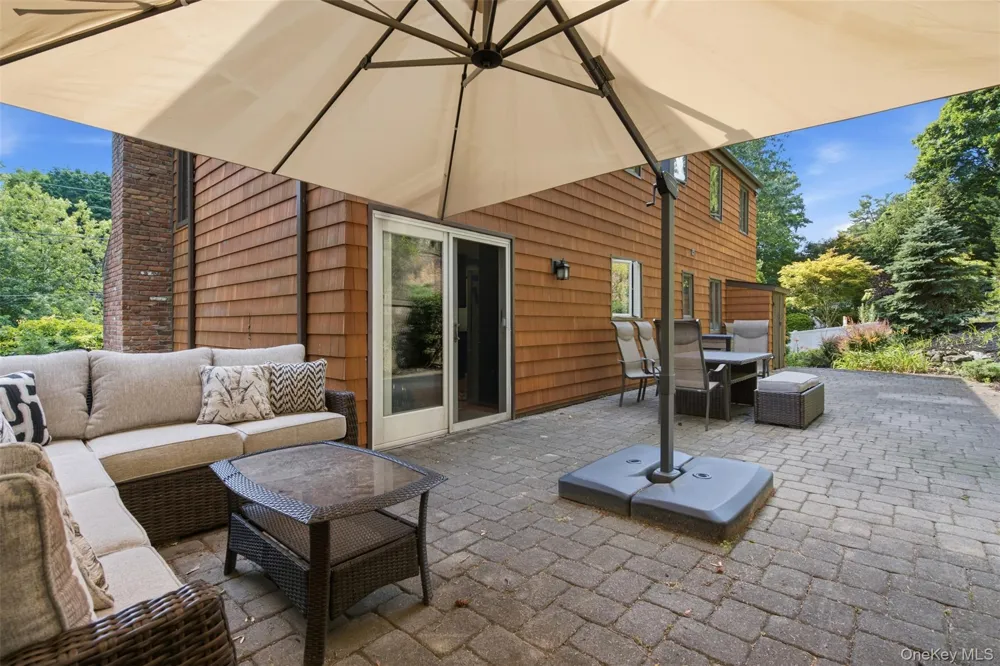29 Vineyard Road Huntington, NY 11743
