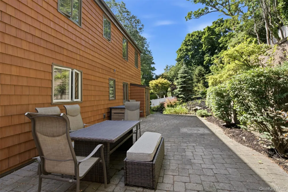 29 Vineyard Road Huntington, NY 11743