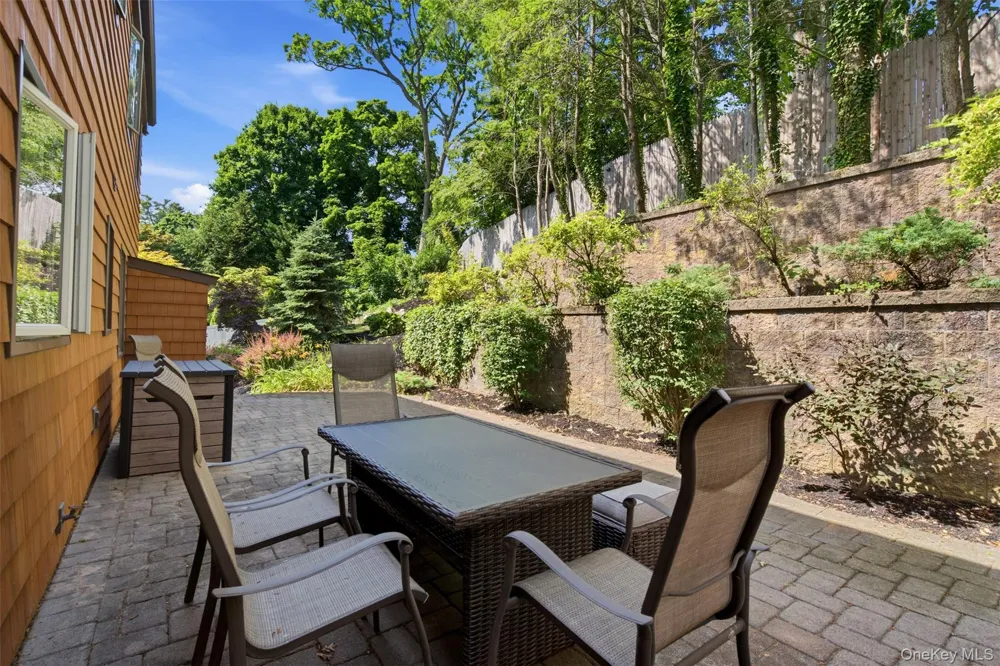 29 Vineyard Road Huntington, NY 11743