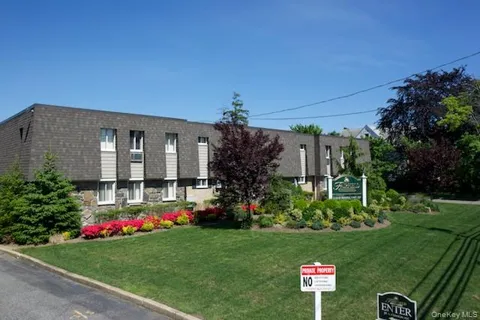 25 Clinton Avenue #4B