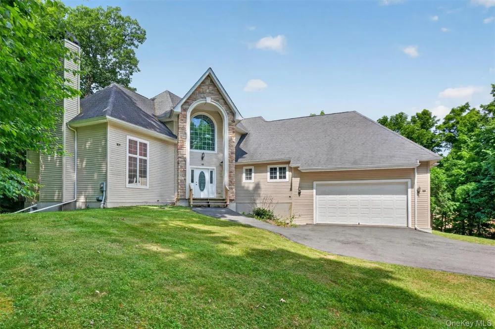 21 Huyler Drive Hyde Park, NY 12538