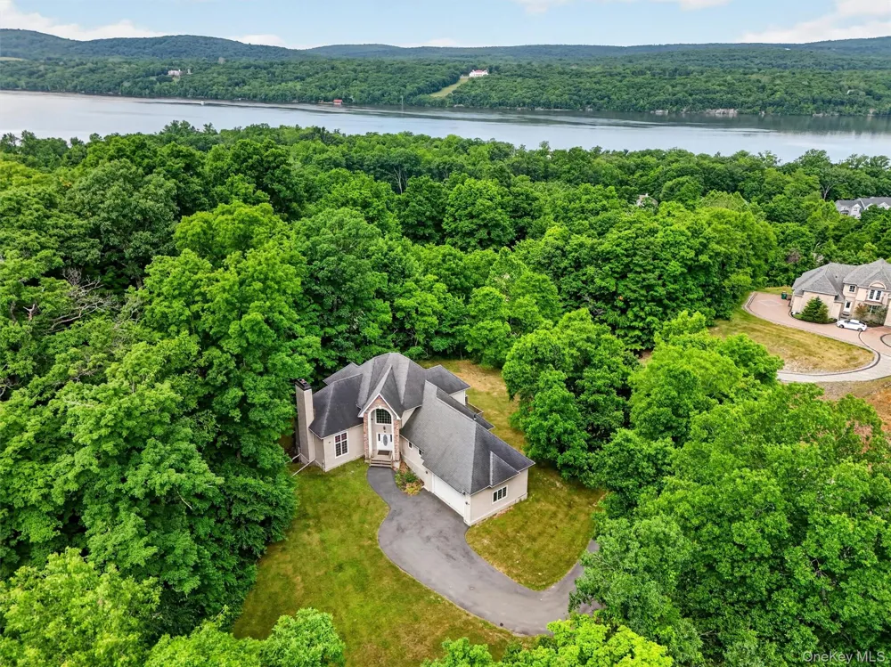 21 Huyler Drive Hyde Park, NY 12538
