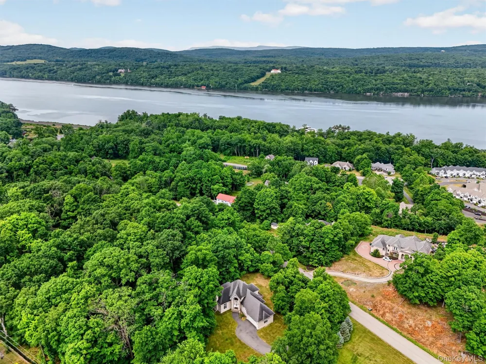 21 Huyler Drive Hyde Park, NY 12538